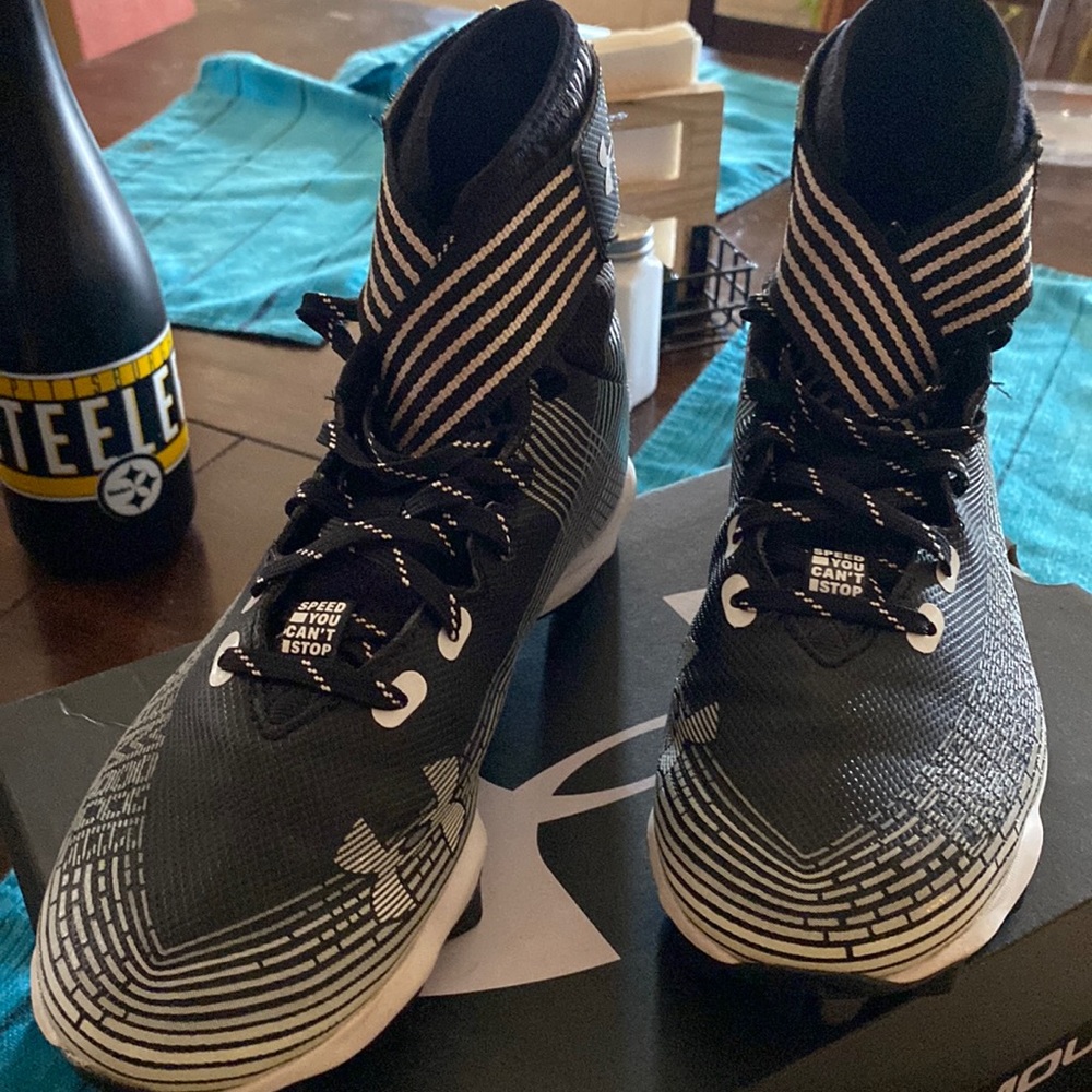 Size 7 Under Armour high top football cleats.